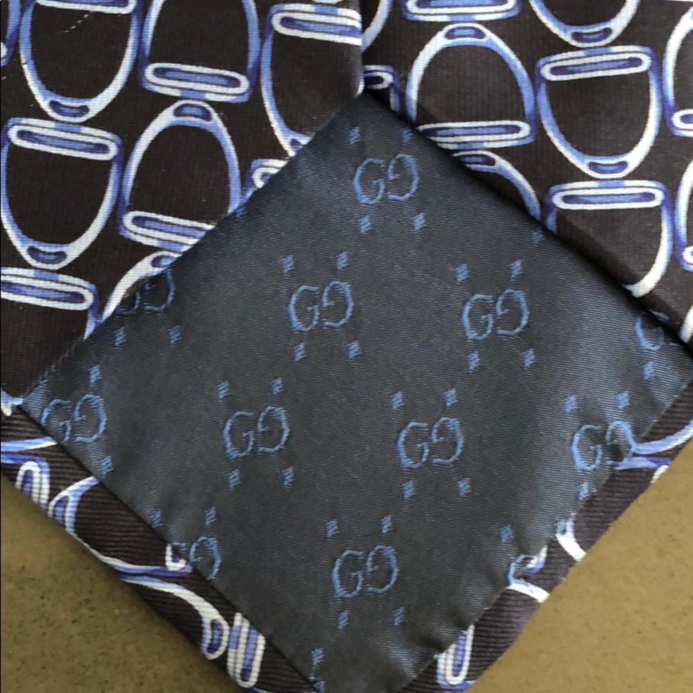 AUTHENTIC GUCCI TIE 💯 SILK - Picture 6 of 6